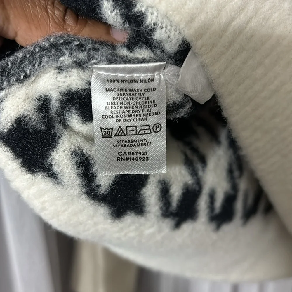 Loft size medium, very soft houndstooth sweater! - Picture 4 of 5